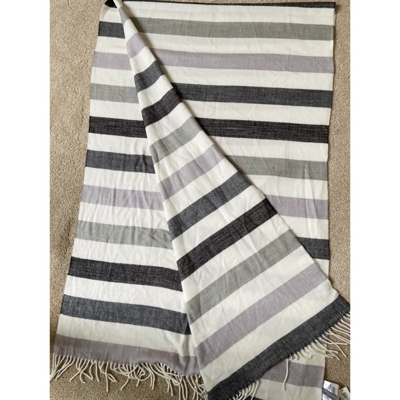 NWT Gap Scarf - Picture 4 of 4